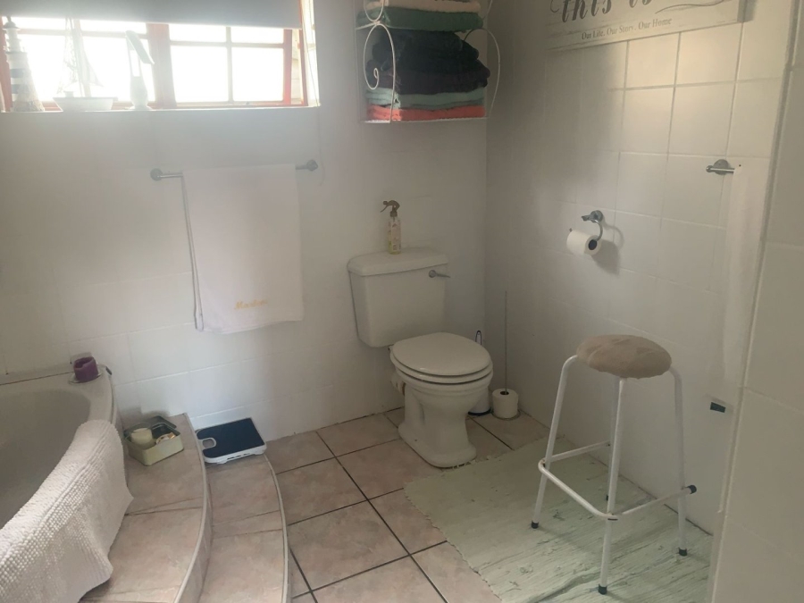 4 Bedroom Property for Sale in Fraaiuitsig Western Cape